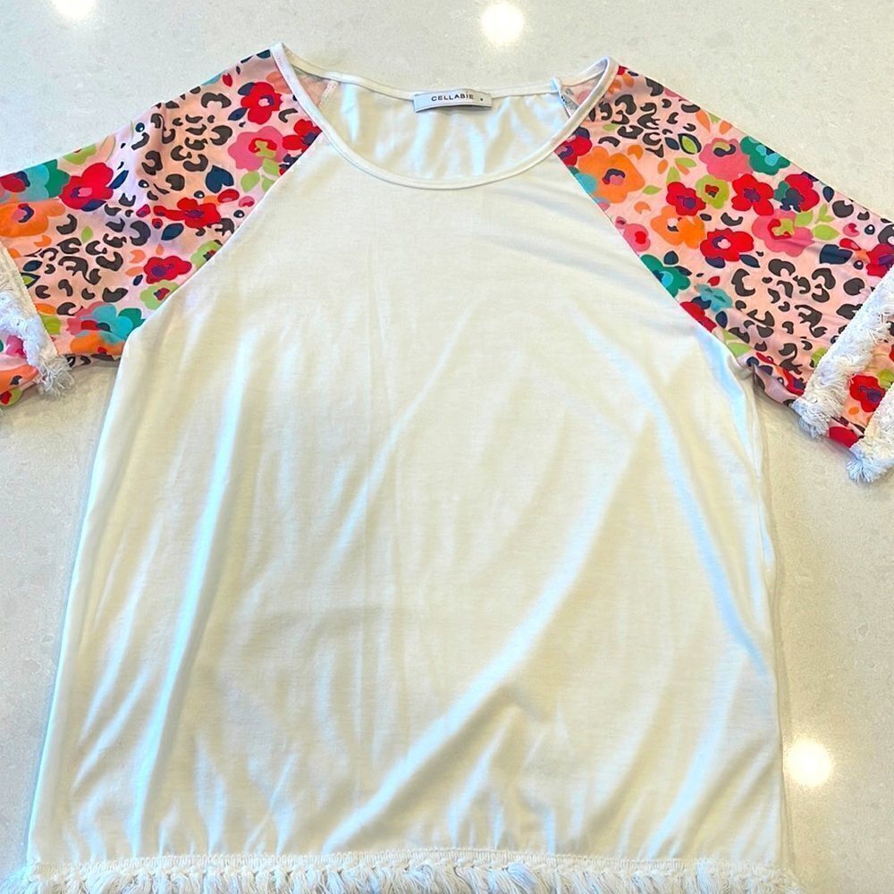 Cellabie women’s size small short sleeve shirt super cute excellent shape.
